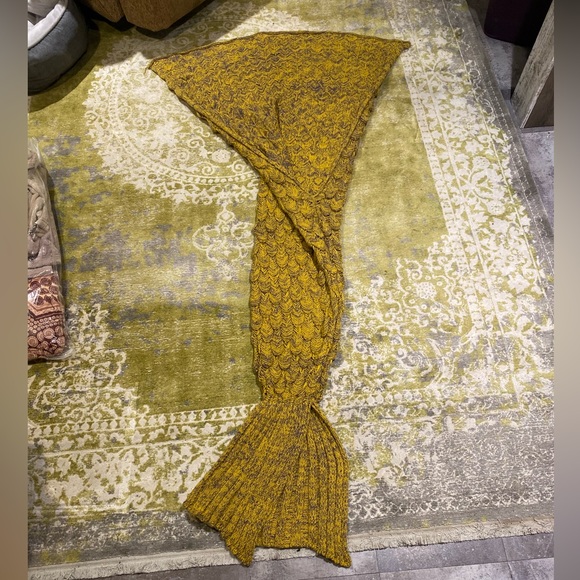Mermaid Tail Blanket - Picture 5 of 10